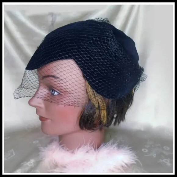 Black Velvet Hat, Cloche, Casque Vintage Film Noir Headwear VFG 30s 1930s - Picture 5 of 12